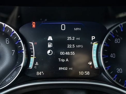 Used 2023 Chrysler Pacifica Touring-L FWD image 10