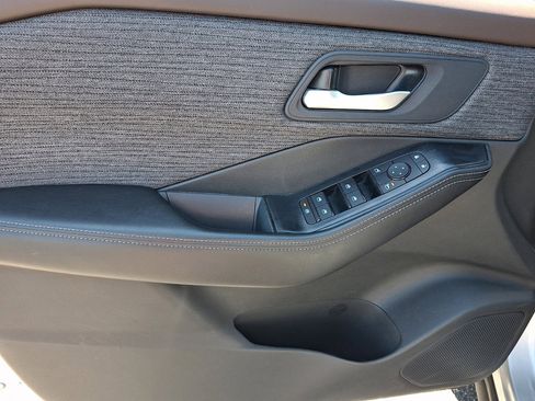 Used 2023 Nissan Rogue SV AWD/4WD image 23