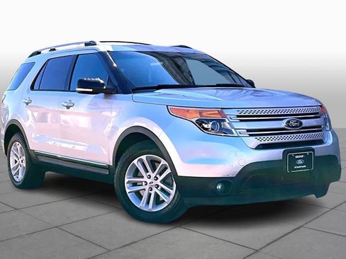 Used 2014 Ford Explorer XLT w/ Equipment Group 202A image 3