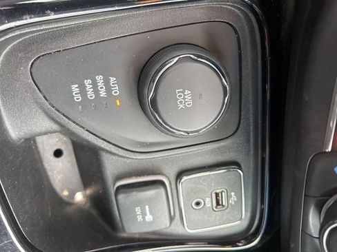 Used 2017 Jeep Compass Limited AWD/4WD image 7