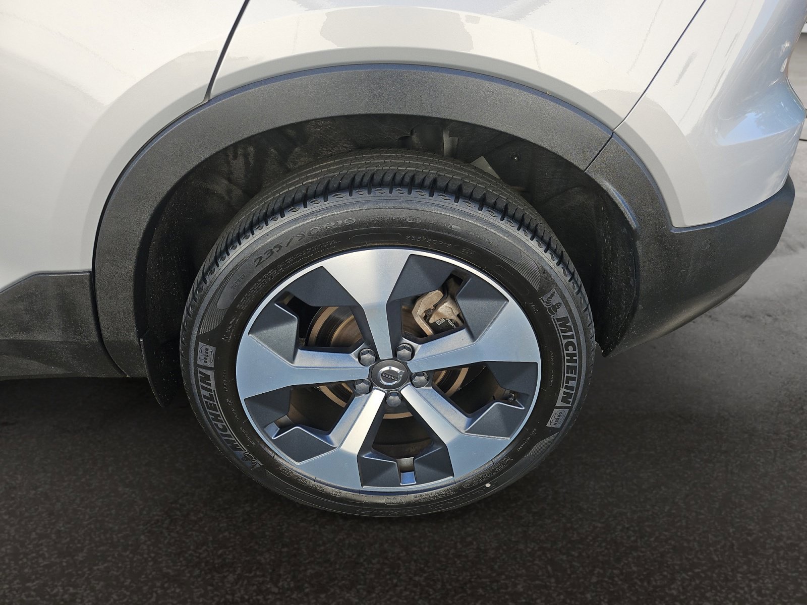Used 2023 Volvo XC40 B5 Plus w/ Driver Assist Package AWD/4WD image 45