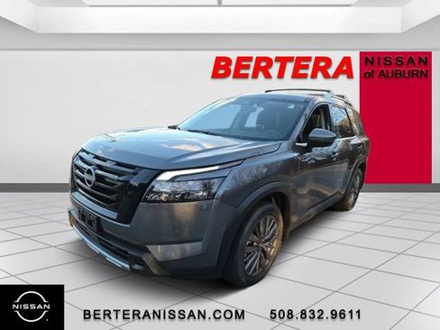 Used 2025 Nissan Pathfinder SL w/ SL Premium Package image 5