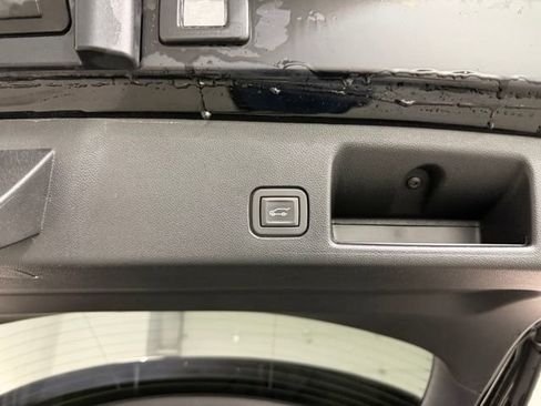 Certified 2024 Chevrolet Equinox EV RS AWD/4WD image 8
