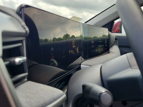 Used 2025 Nissan Kicks SV w/ Charging Package image 20