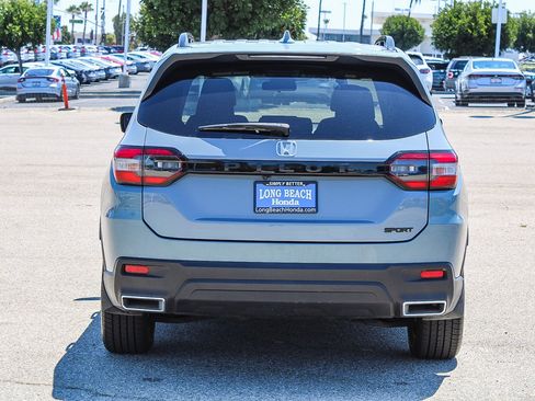 Certified 2025 Honda Pilot Sport image 8
