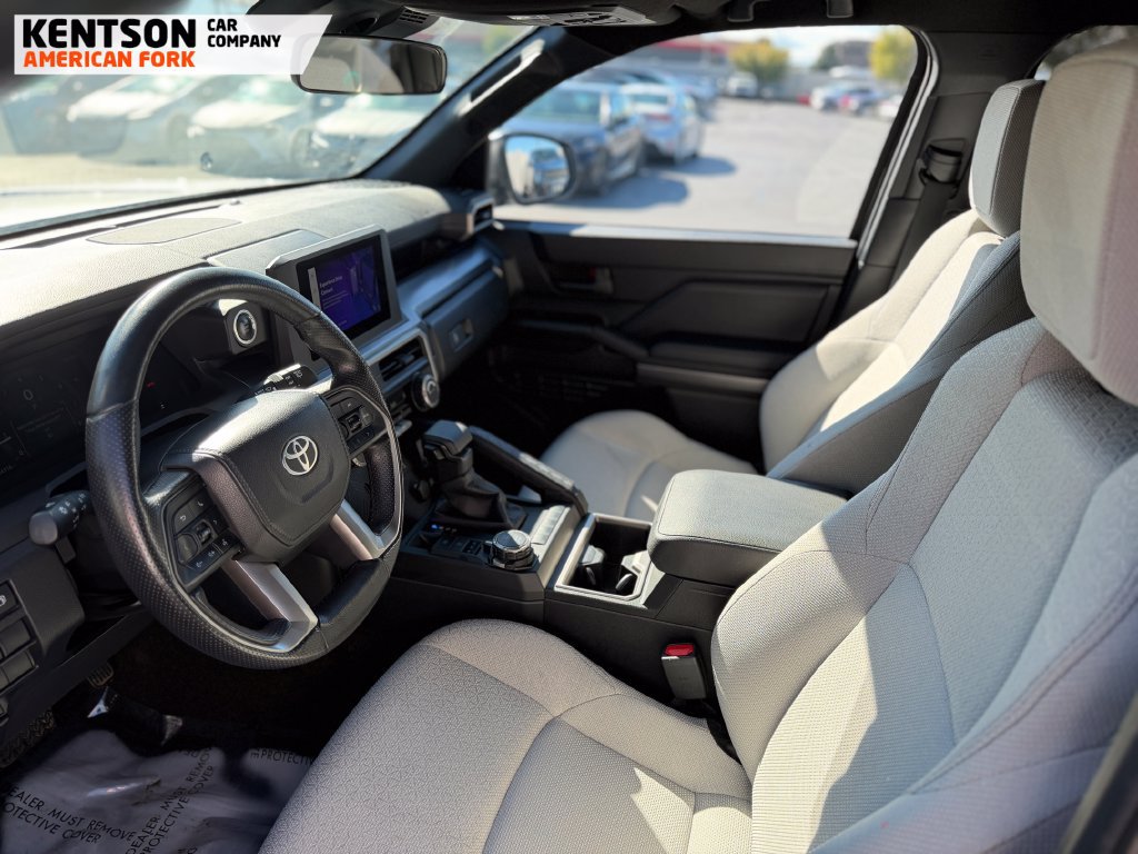 Used 2025 Toyota 4Runner SR5 AWD/4WD image 30