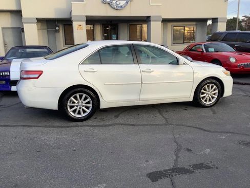 Used 2011 Toyota Camry XLE image 9