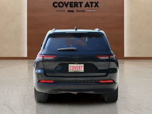 Used 2023 Jeep Grand Cherokee Altitude RWD image 4