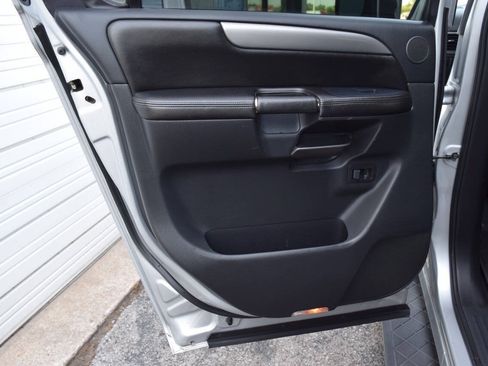 Used 2014 Nissan Armada SV AWD/4WD image 40
