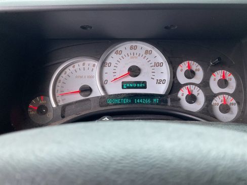 Used 2003 HUMMER H2 w/ Preferred Equipment Group image 18