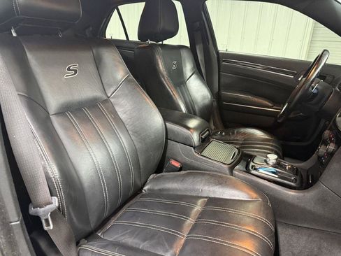 Used 2018 Chrysler 300 S w/ Safetytec Plus Group image 30