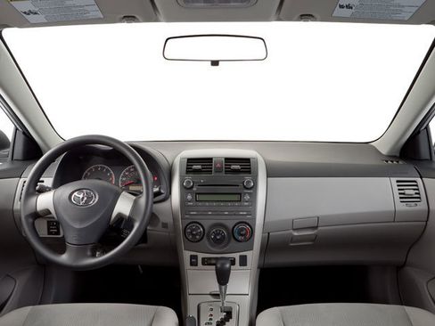 Used 2013 Toyota Corolla LE FWD image 7