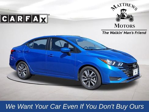 Used 2023 Nissan Versa SV image 1
