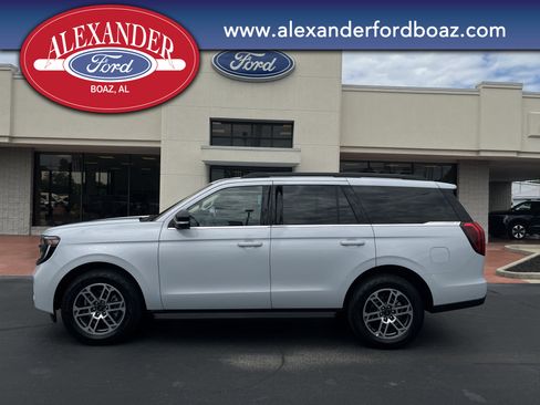 Used 2025 Ford Expedition Active AWD/4WD image 5
