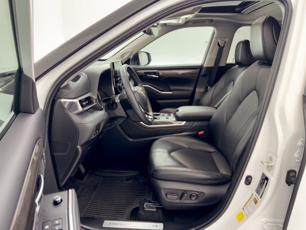 Used 2022 Toyota Highlander Limited FWD image 5