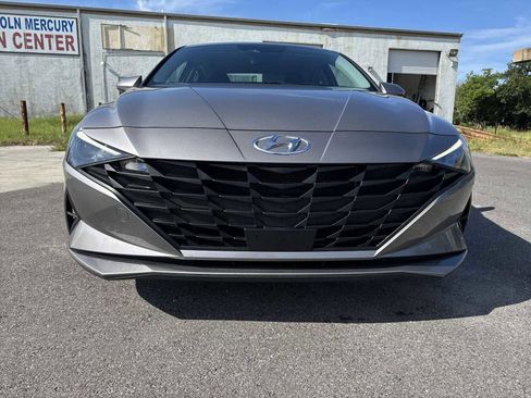 Used 2023 Hyundai Elantra SEL w/ Convenience Package FWD image 9