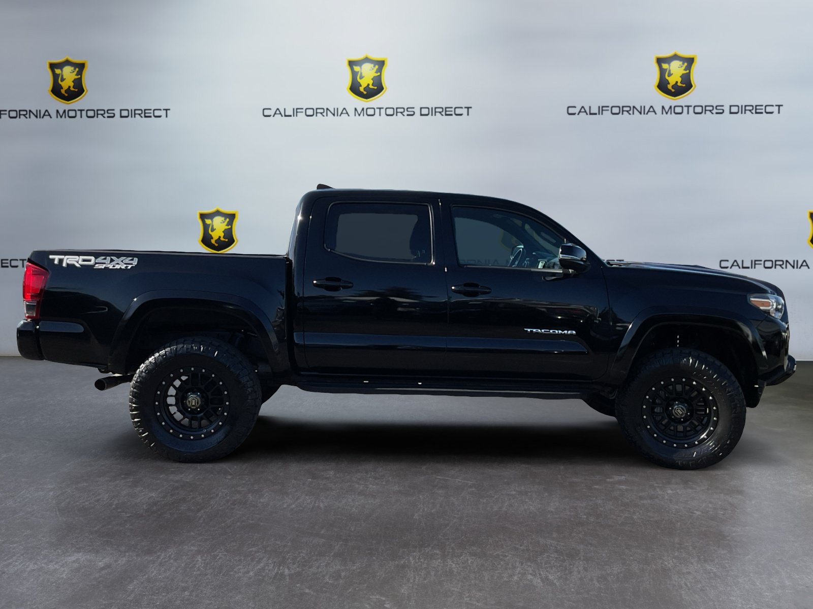 Used 2016 Toyota Tacoma TRD Sport AWD/4WD image 4