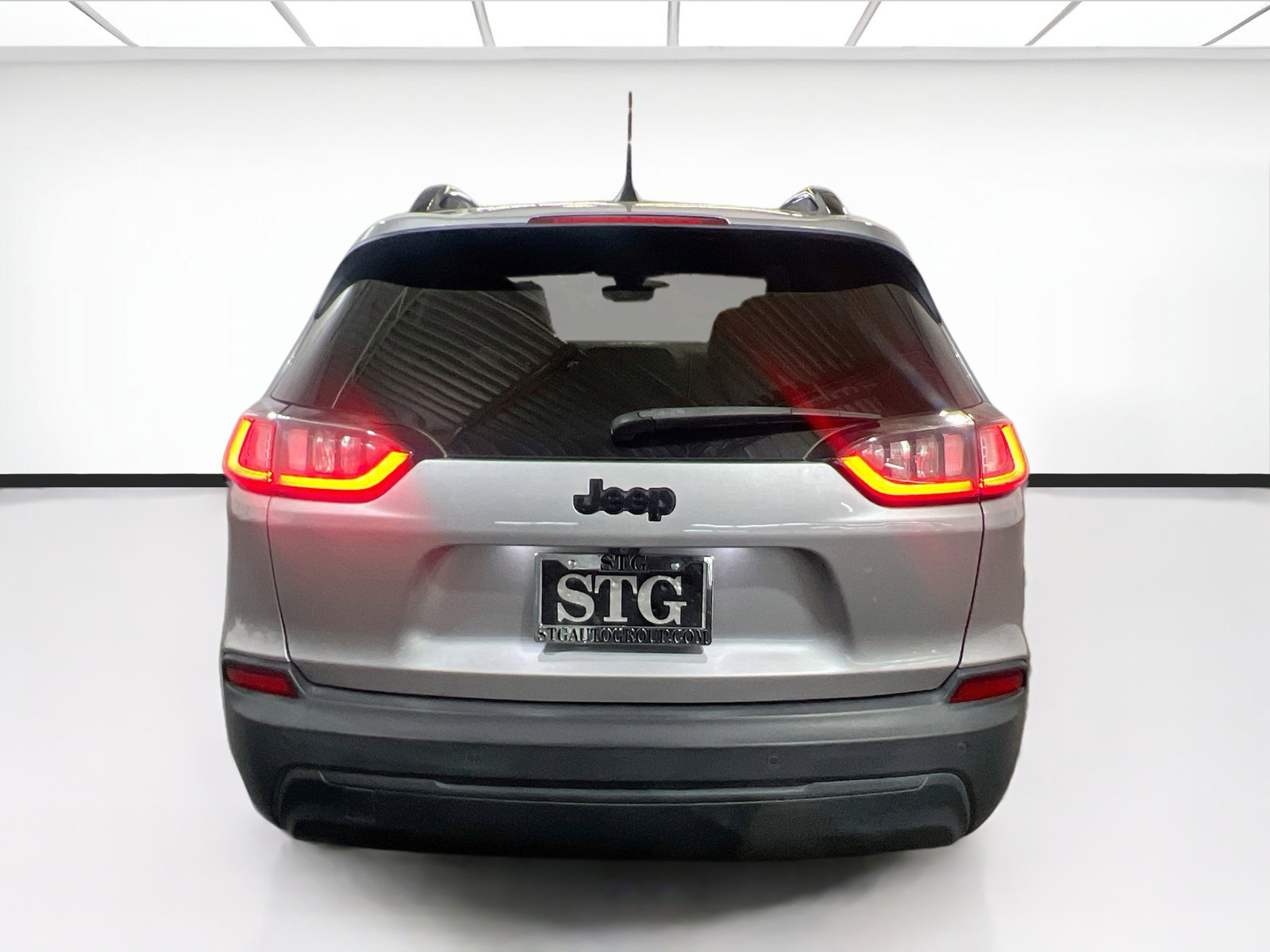 Used 2019 Jeep Cherokee Latitude Plus FWD image 5