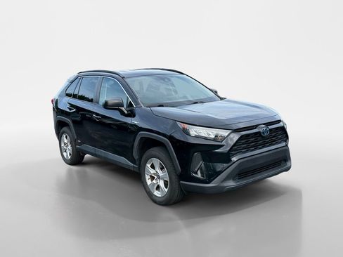 Used 2021 Toyota RAV4 LE AWD/4WD image 2