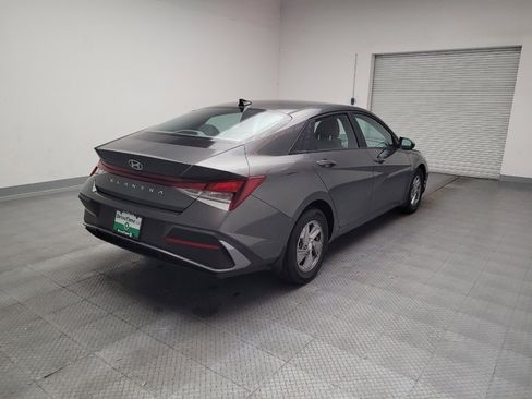 Used 2024 Hyundai Elantra SE FWD image 9