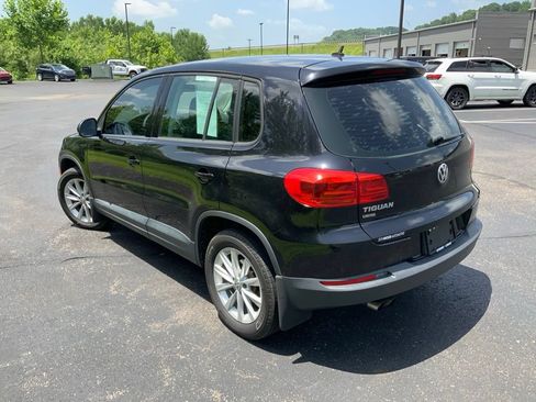 Used 2017 Volkswagen Tiguan Limited w/ Alloy Wheels Package FWD image 11