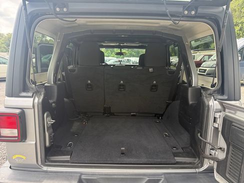 Used 2019 Jeep Wrangler Unlimited Sahara AWD/4WD image 29