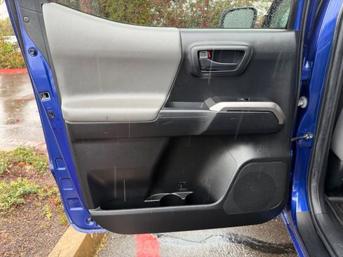 Used 2022 Toyota Tacoma SR5 AWD/4WD image 29
