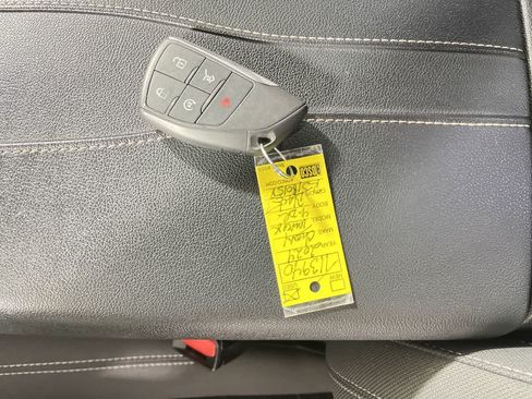 Used 2024 Chevrolet Traverse LT AWD/4WD image 24