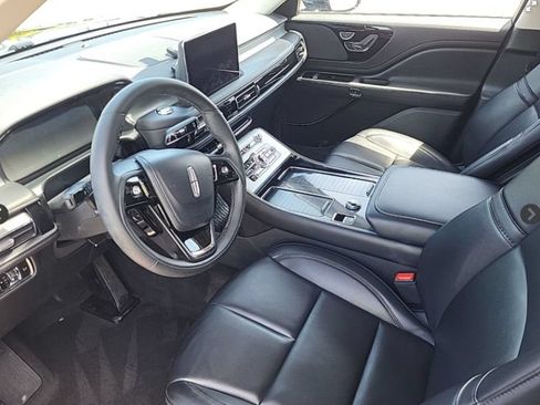Used 2023 Lincoln Aviator AWD image 7