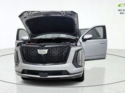 Used 2026 Cadillac Escalade Platinum Sport w/ LPO, ONYX Package AWD/4WD image 13