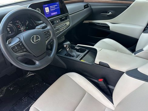 Certified 2025 Lexus ES 300h w/ Premium Package FWD image 4