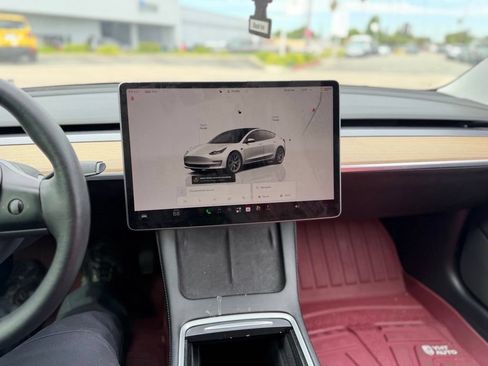 Used 2022 Tesla Model 3 Long Range AWD/4WD image 9