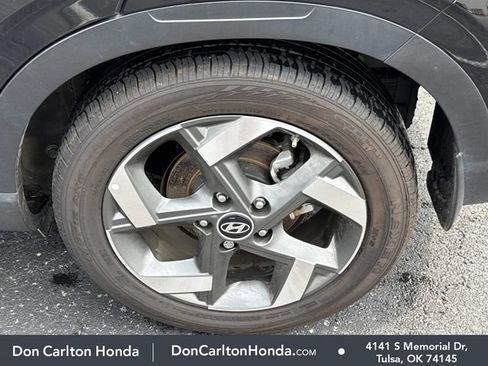 Used 2024 Hyundai Venue SEL FWD image 11