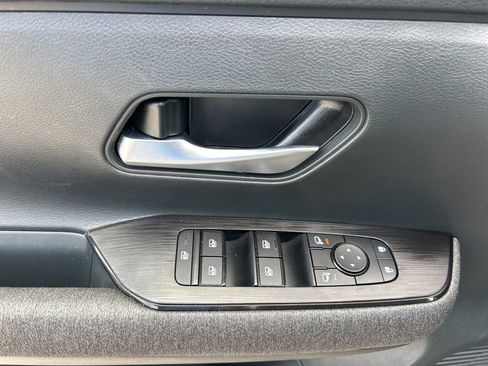Used 2025 Nissan Kicks SV FWD image 17