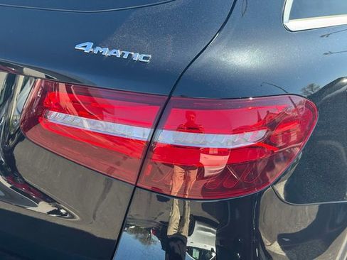 Used 2019 Mercedes-Benz GLC 300 4MATIC image 13