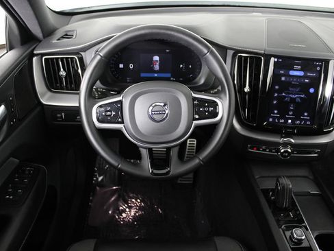 Used 2022 Volvo XC60 B5 R-Design w/ Protection Package Premier FWD image 6