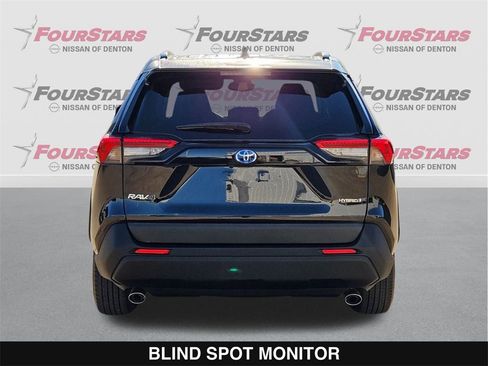 Used 2021 Toyota RAV4 XLE image 5