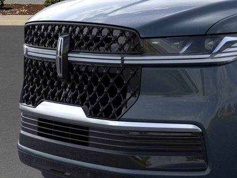 New 2026 Lincoln Navigator L Reserve AWD/4WD image 17