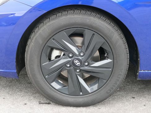 Certified 2023 Hyundai Elantra SEL w/ Preferred Accessory Package image 10