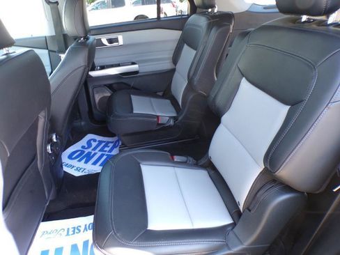 Used 2023 Ford Explorer XLT w/ Equipment Group 202A AWD/4WD image 9