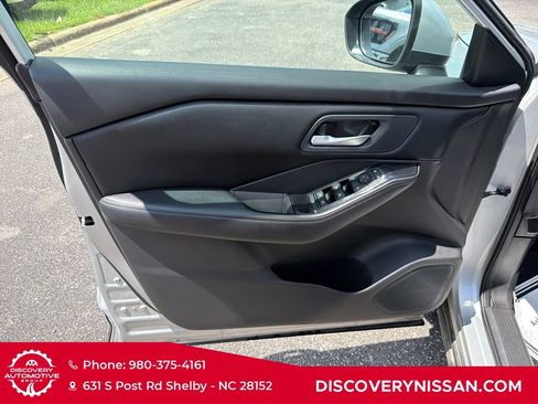 Certified 2025 Nissan Rogue SV AWD/4WD image 10