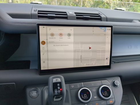 New 2025 Land Rover Defender 110 S image 21