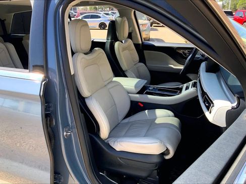 Used 2025 Lincoln Aviator Reserve w/ Luxury Package RWD image 9