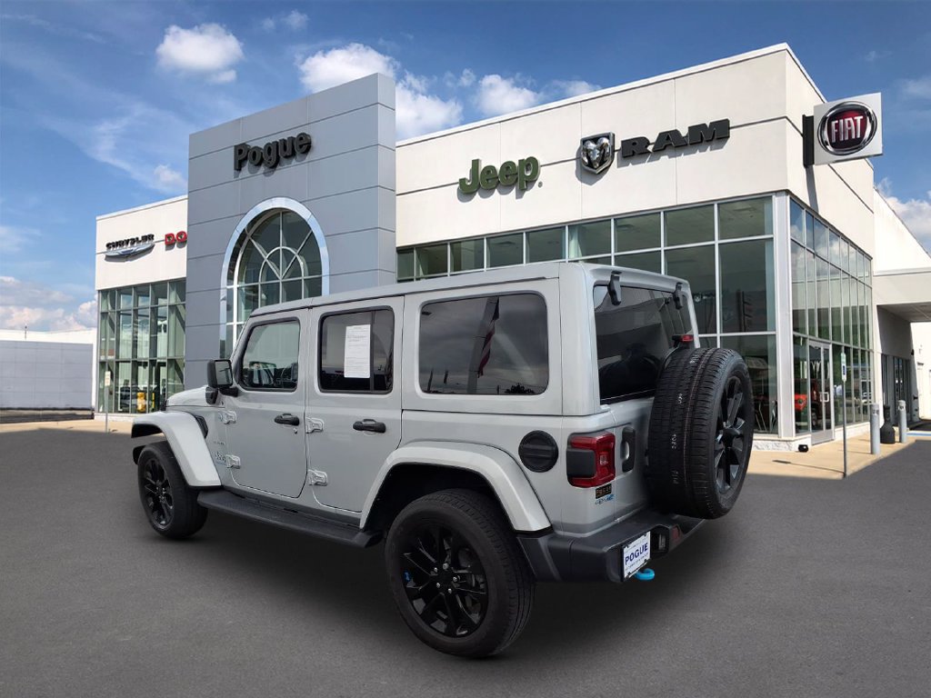 Used 2023 Jeep Wrangler Unlimited Sahara w/ Cold Weather Group AWD/4WD image 5