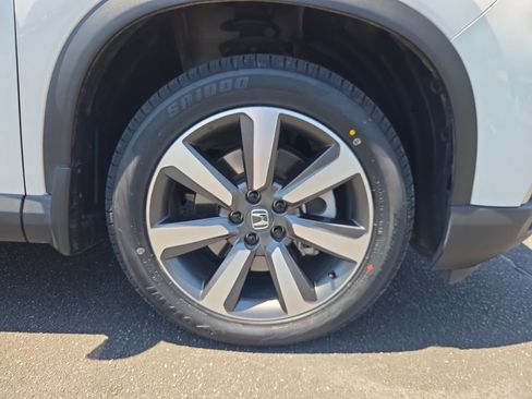 Certified 2025 Honda Pilot Touring image 25