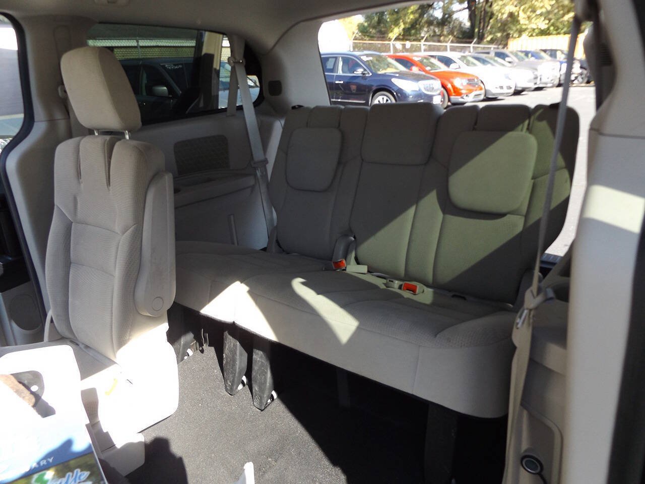 Used 2015 Dodge Grand Caravan SXT FWD image 16