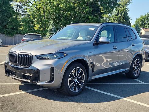 Used 2026 BMW X5 xDrive50e w/ M Sport Package AWD/4WD image 3