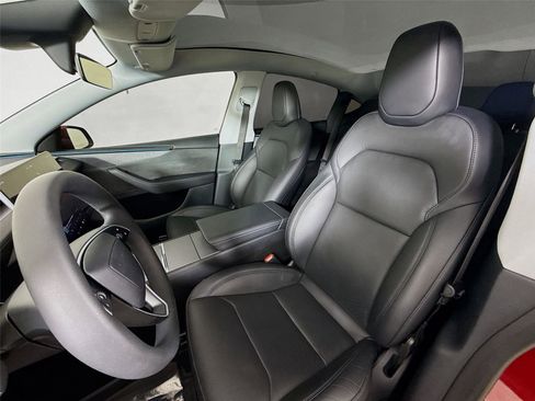 Used 2026 Tesla Model Y Long Range image 3