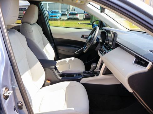 Used 2025 Toyota Corolla Cross LE FWD image 10