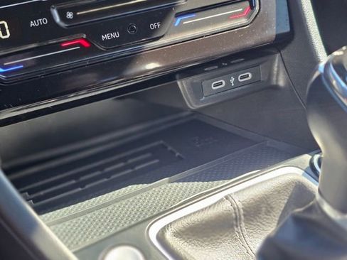 Used 2025 Volkswagen Jetta SE image 32